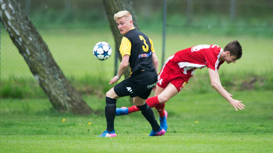 IFK Hässleholms  Linus Svensson i matchen i division 2