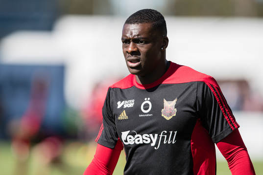Östersunds Ken Sema värmer upp