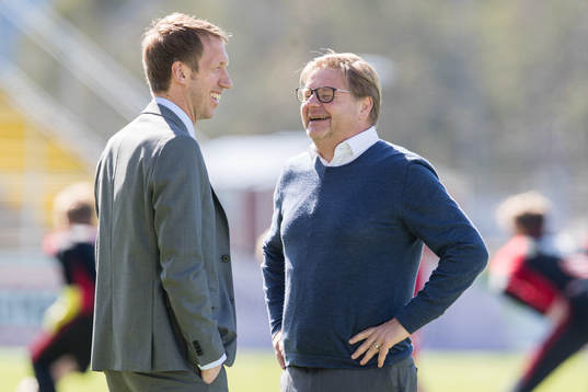 Östersunds tränare Graham Potter samtalar med Kalmars