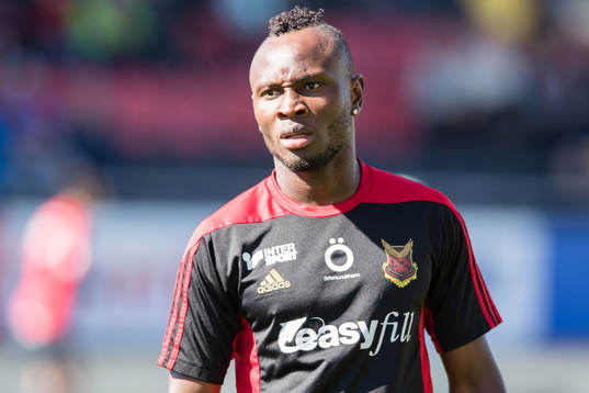 Östersunds Samuel Mensiro värmer upp
