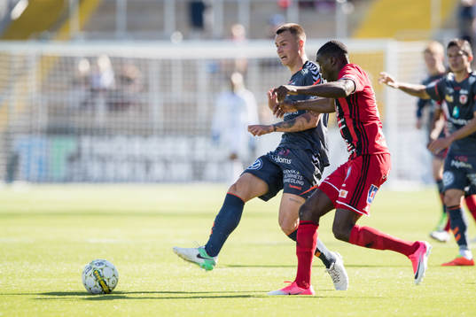 Kalmars Melker Hallberg mot Östersunds Ken Sema