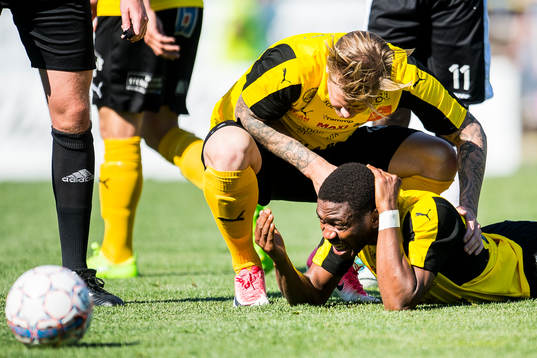 Mjällbys Izuchukwu Emeh skadade