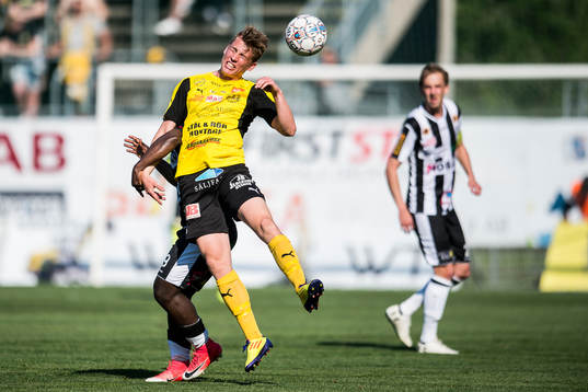 Mjällbys Joel Enarsson nickar