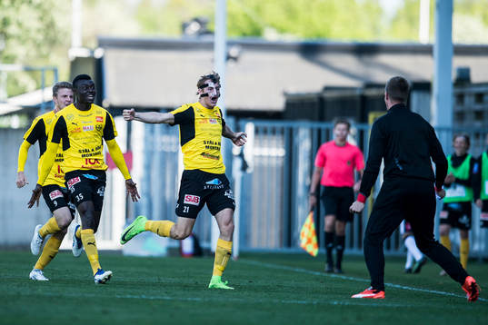 Mjällbys Axel Andersson jublar