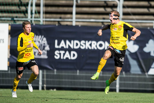 Mjällbys Axel Andersson jublar