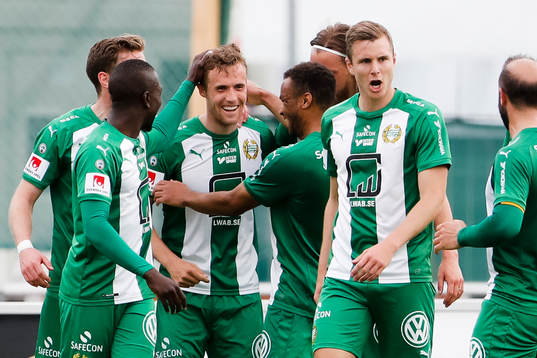 Hammarbys Fredrik Torsteinbö jublar med lagkamraterna