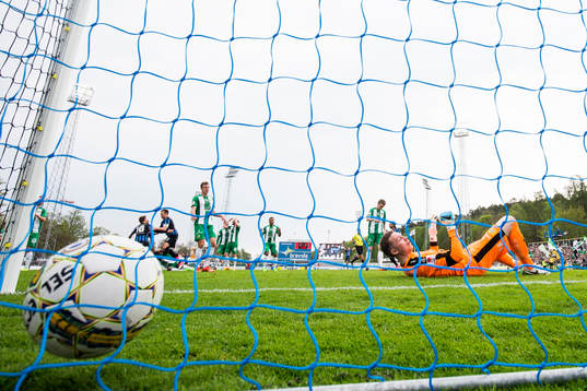 Hammarbys målvakt Ögmundur Kristinsson deppar
