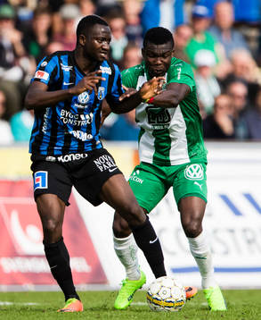 Sirius Moses Ogbu i kamp om bollen med Hammarbys Joseph