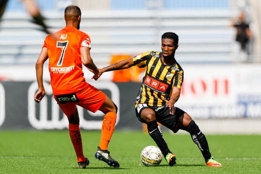 Häckens Kari Arkivuo och AFC Eskilstunas Ferid Ali