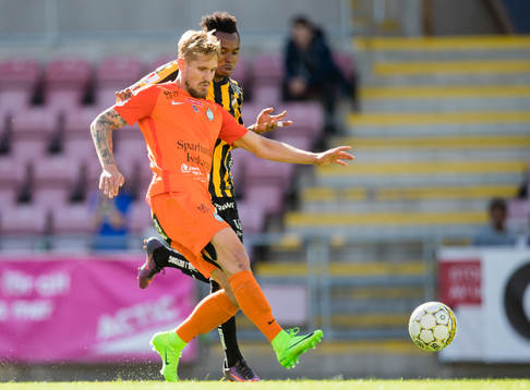AFC Eskilstunas Daniel Björnquist och Häckens Nasiru