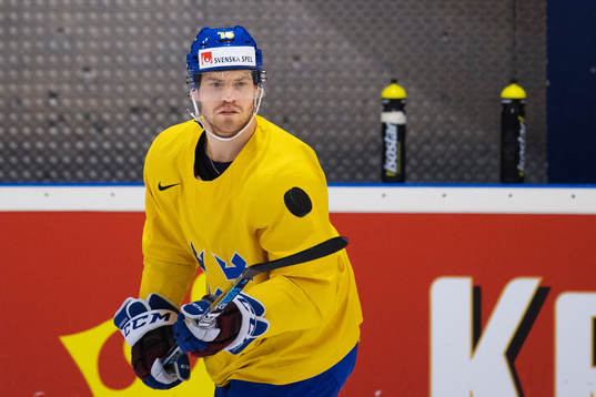 Oscar Lindberg på Sveriges ishockeylandslags matchvärmning