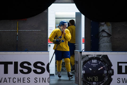 Carl Klingberg på Sveriges ishockeylandslags matchvärmning