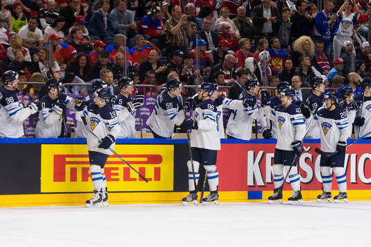 Finlands spelare jublar