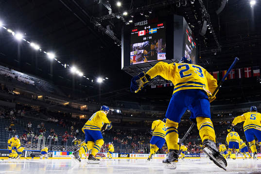 Sveriges Oliver Ekman Larsson åker ut till uppvärmningen
