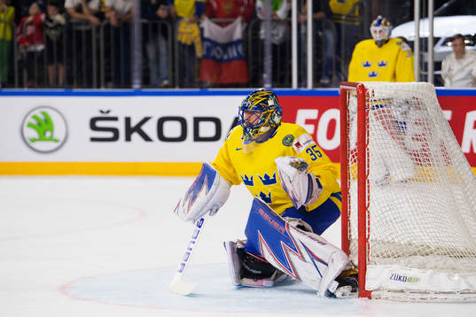 Sveriges målvakt Henrik Lundqvist på uppvärmningen