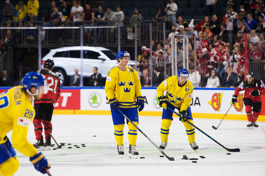 Sveriges Nicklas Bäckström och William Karlsson på