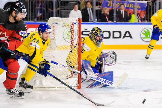 Kanadas Alex Killorn oroar bakom Sveriges Oliver Ekman