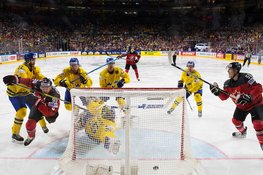 Kanadas Ryan O’Reilly och Mark Scheifele jublar när