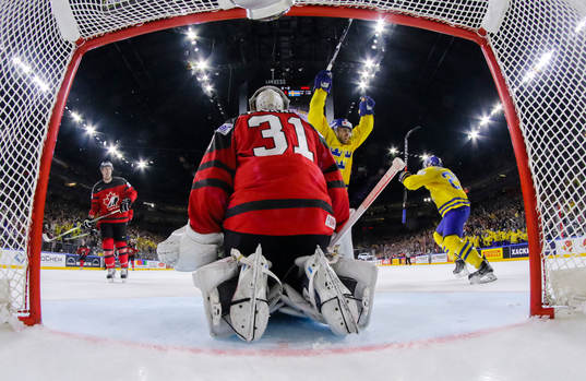 Sveriges Marcus Krüger och Joel Lundqvist jublar