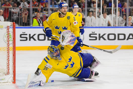 Sveriges målvakt Henrik Lundqvist och Alexander Edler