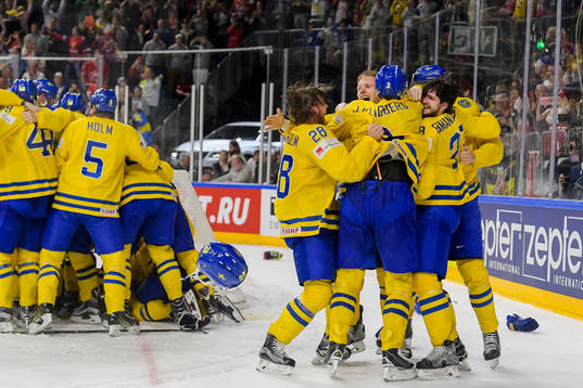 Sveriges spelare jublar