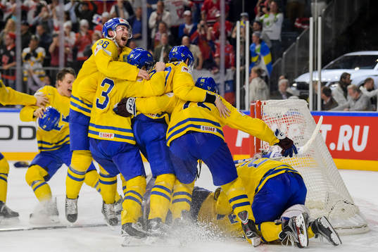 Sveriges spelare jublar