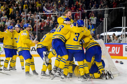 Sveriges spelare jublar