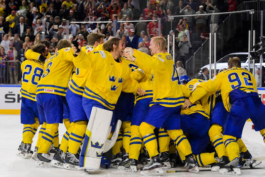Sveriges spelare jublar