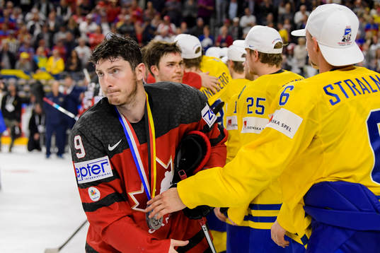 Kanadas Matt Duchene tackar Sveriges spejare