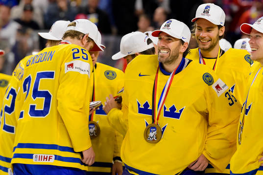 Sveriges målvakt Henrik Lundqvist jublar