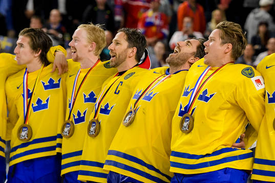 Sveriges Joel Lundqvist, målvakt Henrik Lundqvist och