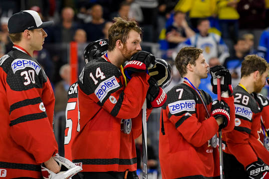 Kanadas Sean Couturier deppar