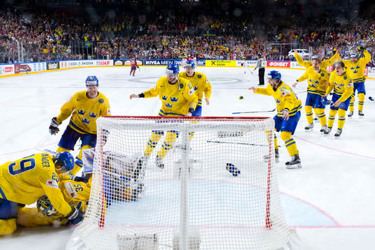 Sveriges spelare jublar
