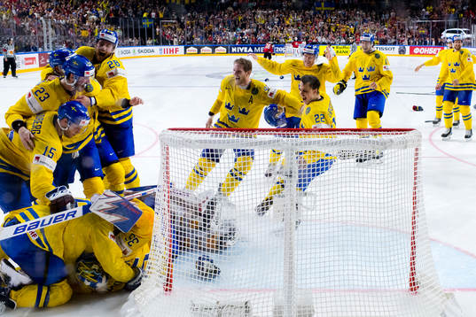 Sveriges spelare jublar