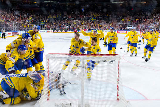 Sveriges spelare jublar