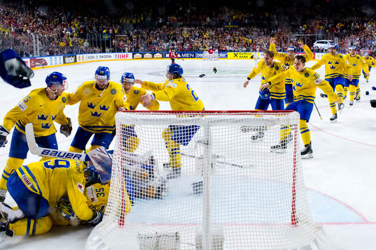 Sveriges spelare jublar