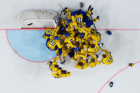 Sveriges spelare jublar