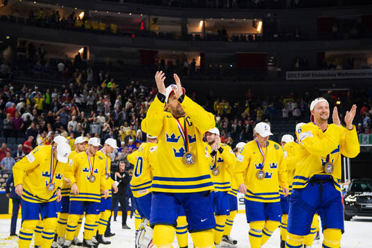 Sveriges Joel Lundqvist och Anton Strålman jublar