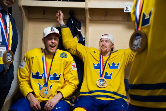 Sveriges Linus Omark och Joakim Nordström jublar  i