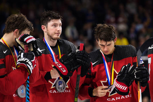Kanadas Matt Duchene och Josh Morrissey deppar