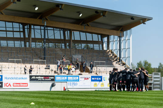 Dalkurds lag samlat före fotbollsmatchen i Superettan