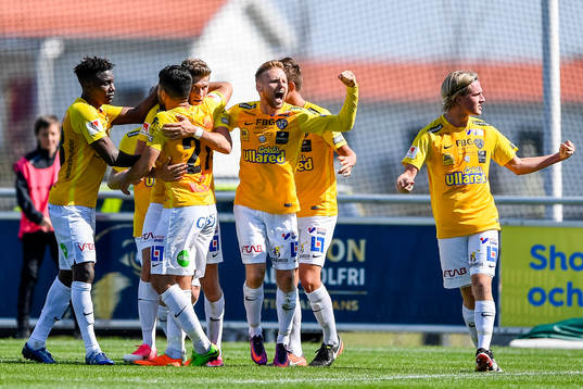 Falkenbergs spelare jublar