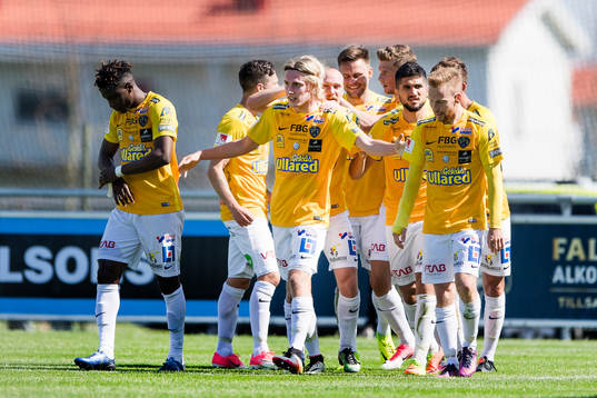 Falkenbergs spelare jublar