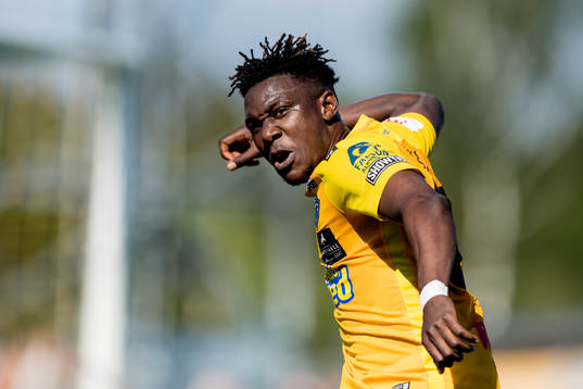 Falkenbergs Dominic Chatto jublar