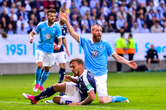 Norrköpings Linus Wahlqvist och Malmö FFs Jo Inge Berget