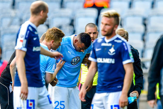 Malmö FFs Felipe Carvalho lämnar planen