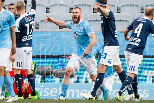 Malmö FFs Jo Inge Berget reagerar på ett domslut