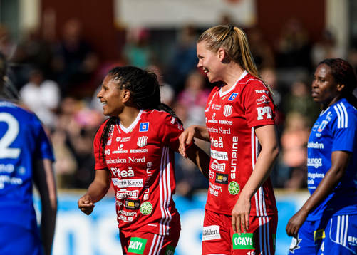 Piteås Nina Jakobsson (h) jublar