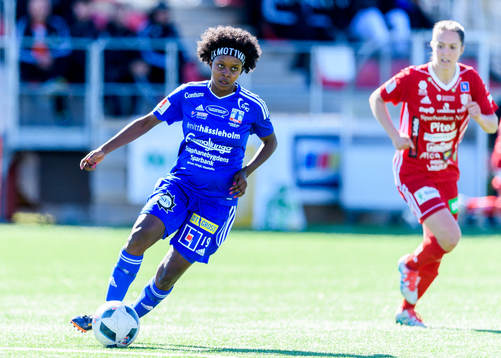 Vittsjös Ngozi Okobi med bollen