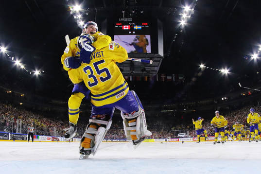 Sveriges målvakt Henrik Lundqvist och William Nylander